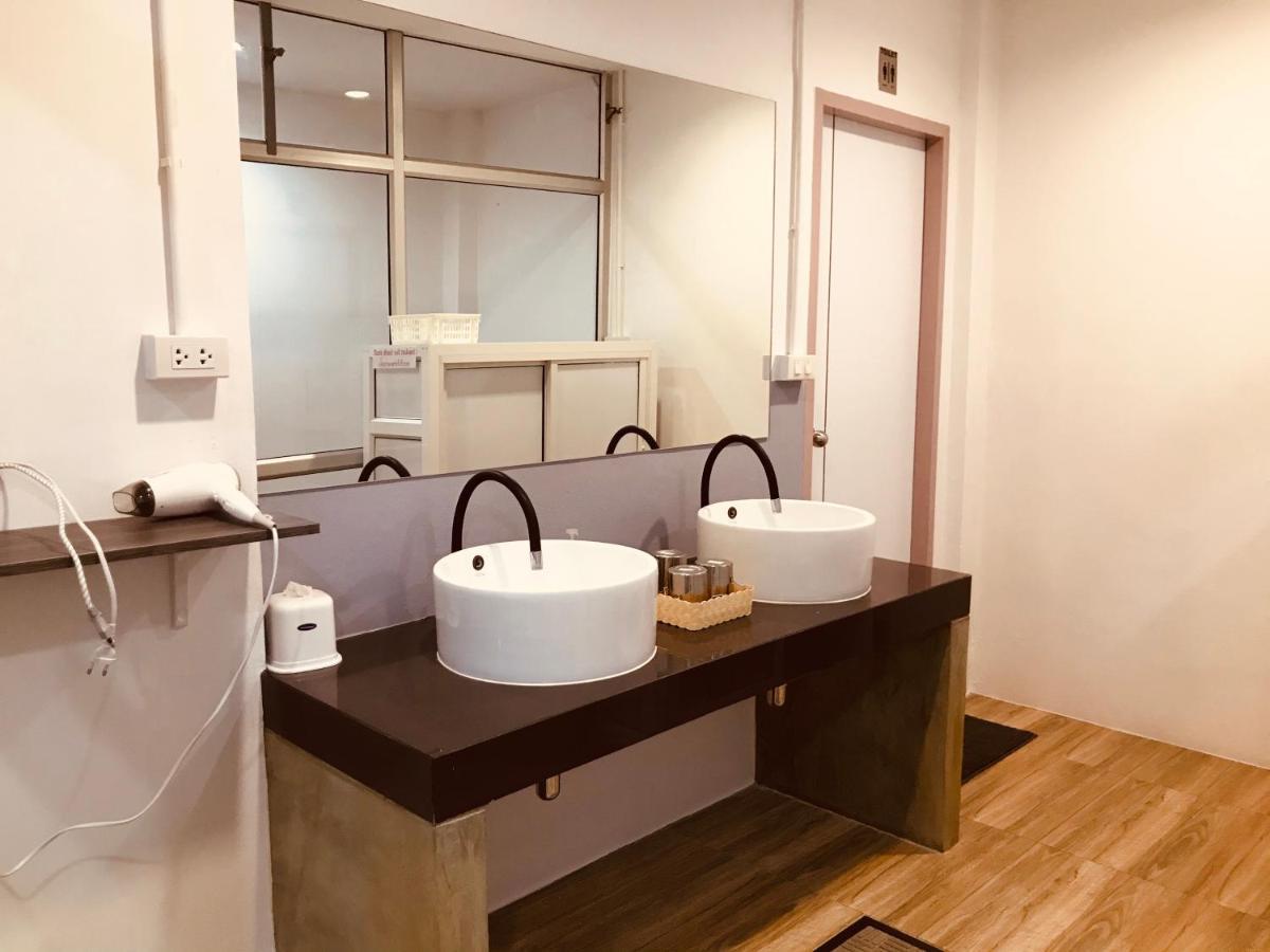 Dragon XIV Hostel Банкок Екстериор снимка